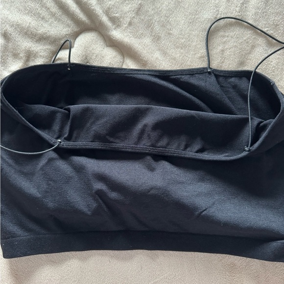 Basic black cropped tank top✨ - Picture 2 of 2